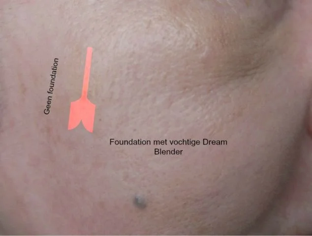 met vochtige maybelline spons