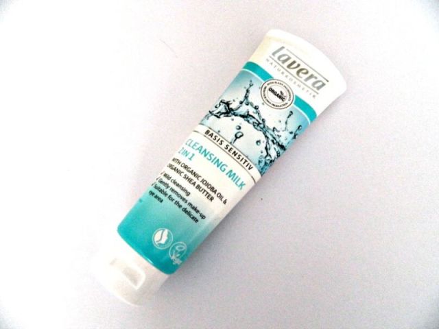 Plein.nl bestaat 10 jaar! (en ik kreeg een heel divers pakket) 16 lavera-cleansing-milk-1