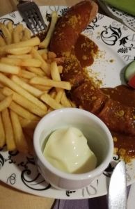 KeeK op de Week 8 - Duitsland- Curry, Kalkar, Kerk en Knettergekke bekken trekken... 16 curry worst