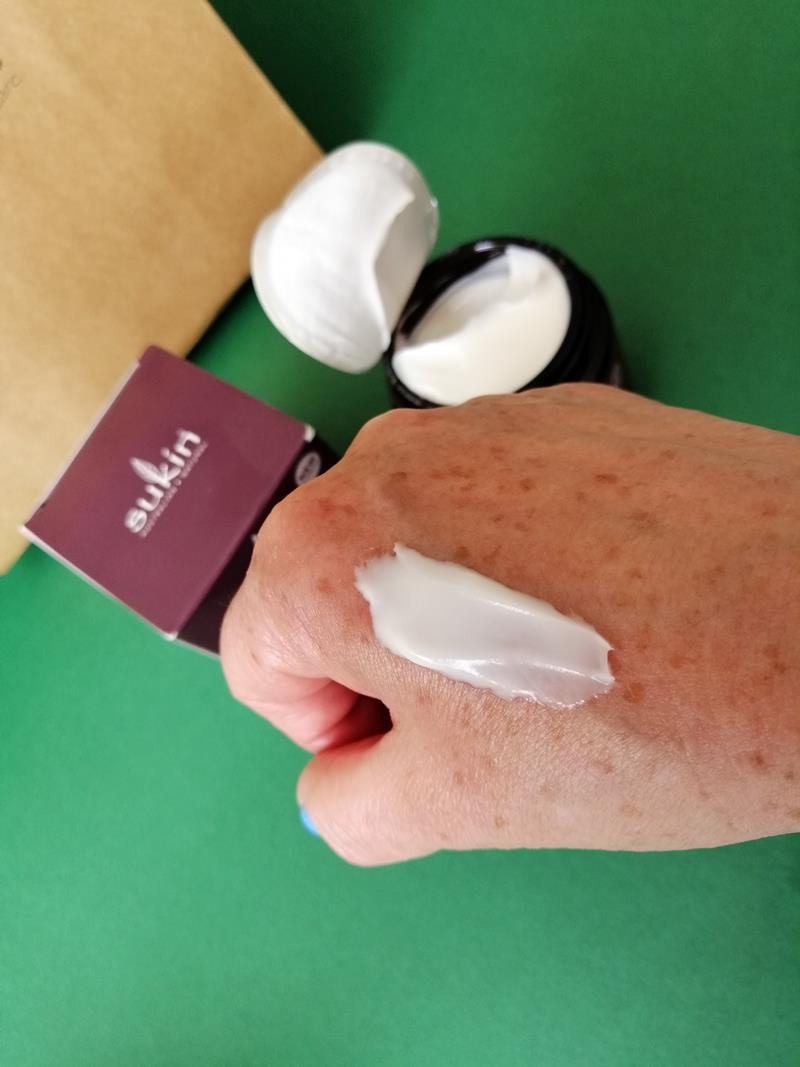 Review Sukin Purely Ageless Day & Nightcream, Hydration Elixer, Firming Serum en Eye Cream 13 sukin Review Sukin Purely Ageless Day & Nightcream, Hydration Elixer, Firming Serum en Eye Cream