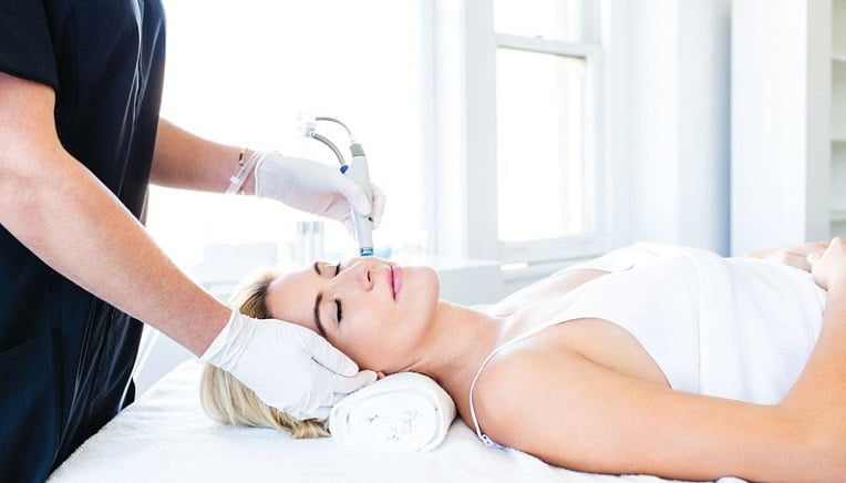 HydraFacial: Glanzende lokken en een stralende huid