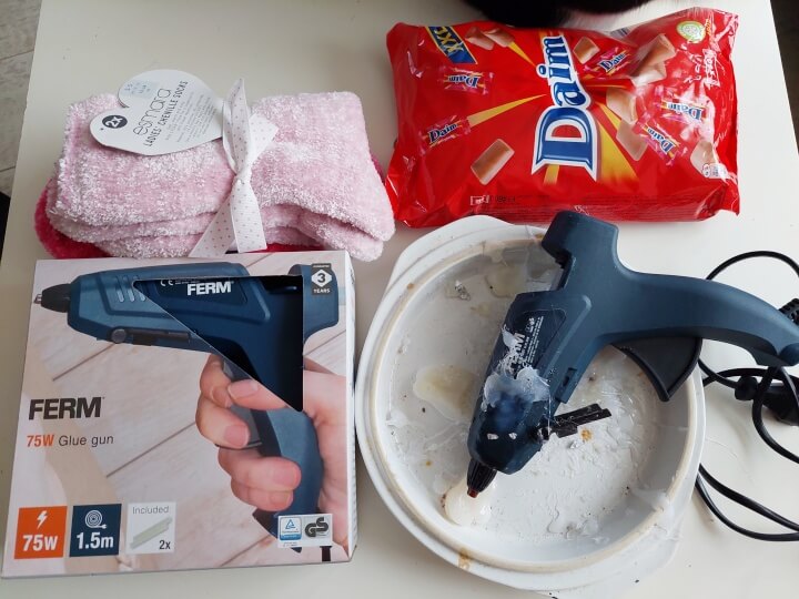 KeeK op de WeeK 7- Jarig, Kaartjes, Katten, Roti en Cadeautjes! 5 jarig KeeK op de WeeK 7- Jarig, Kaartjes, Katten, Roti en Cadeautjes!