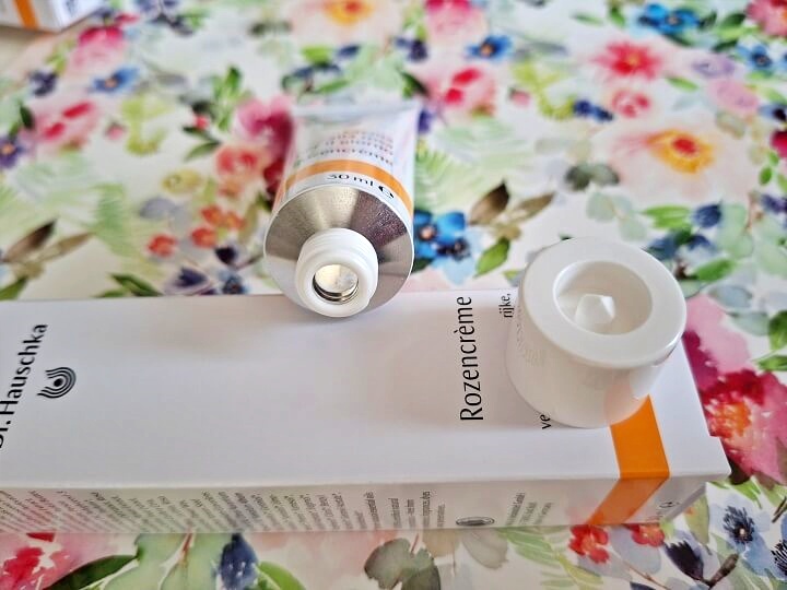 Dr. Hauschka Reinigingscrème, Gezichtslotion en Rozencrème- review 12 Dr. Hauschka Reinigingscrème, Gezichtslotion en Rozencrème- review 11 dr. hauschka Dr. Hauschka Reinigingscrème, Gezichtslotion en Rozencrème- review