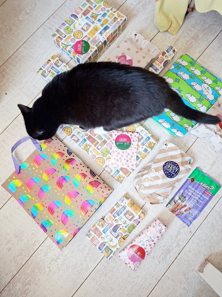 Een doos vol cadeautjes, kijk je mee?